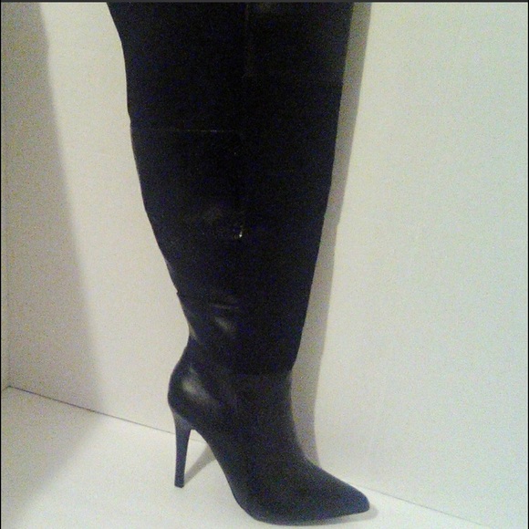 Women Boots - Picture 4 of 4